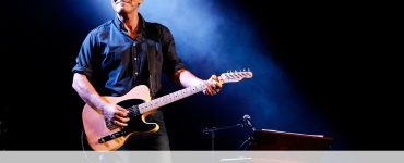 Bruce Springsteen first US musician to receive highest honour at the Ivor Novello Awards | BBC News