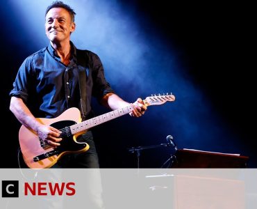 Bruce Springsteen first US musician to receive highest honour at the Ivor Novello Awards | BBC News