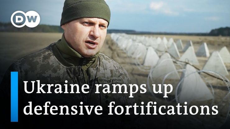 How Ukraine builds fortifications on its border with Russia and Belarus | DW News