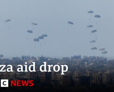 Gazans watch the skies to spot planes dropping US aid | BBC News