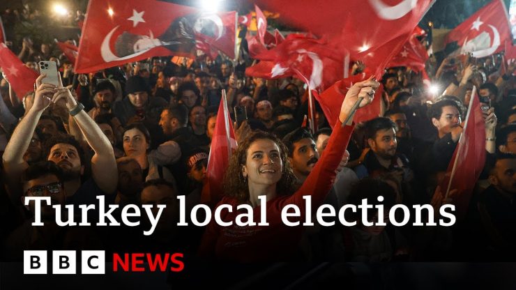 Turkish opposition party beats Erdogan in local elections | BBC News