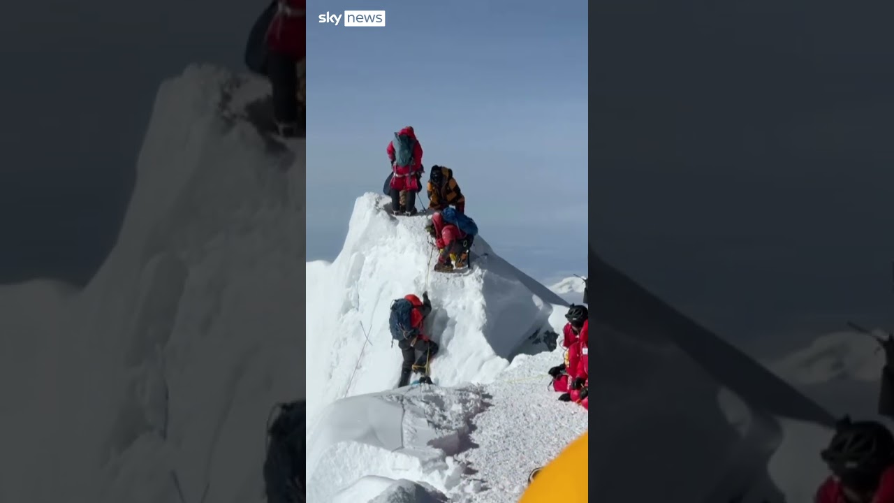 Climbers stranded on Everest as cornice collapses - World News