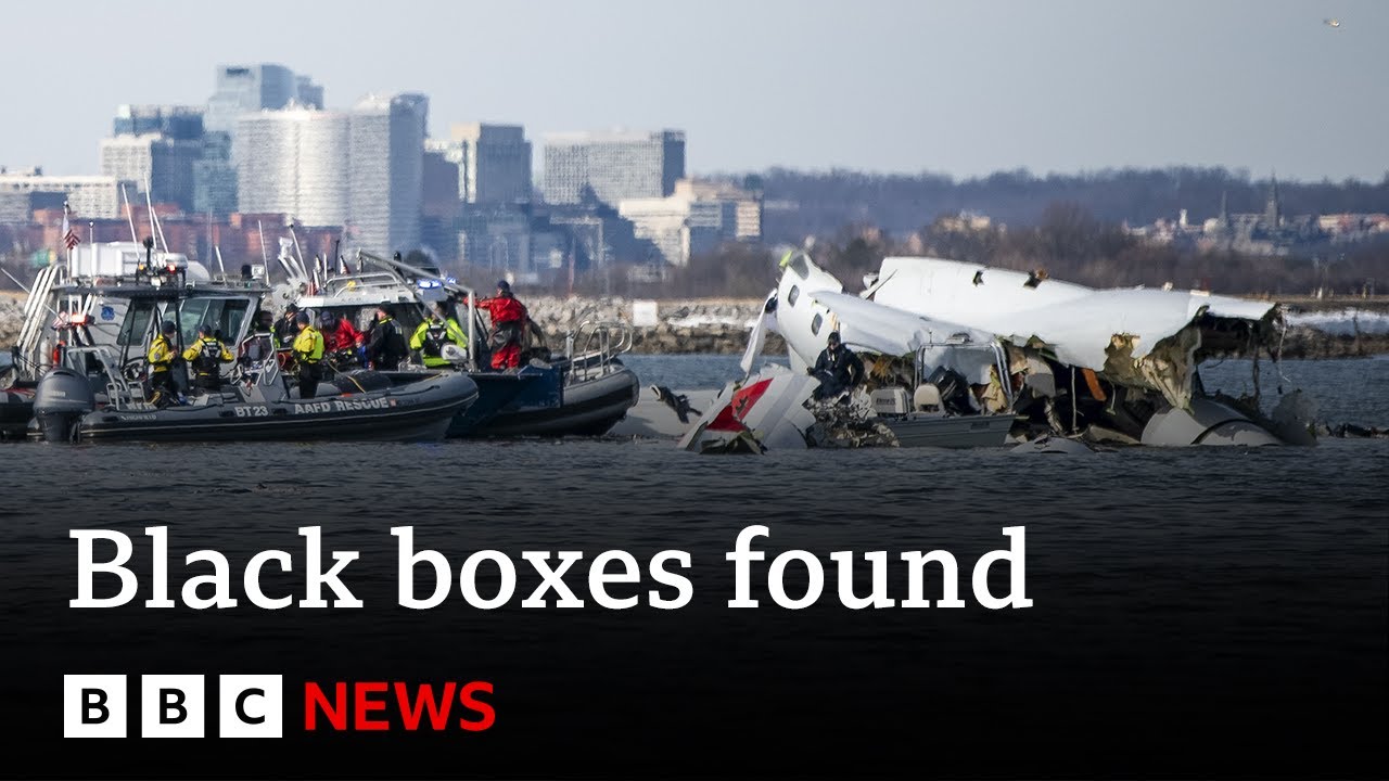 Black boxes from deadly Washington DC plane crash recovered | BBC News ...