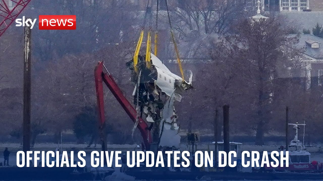 U.S officials hold live news conference on Washington DC plane crash ...