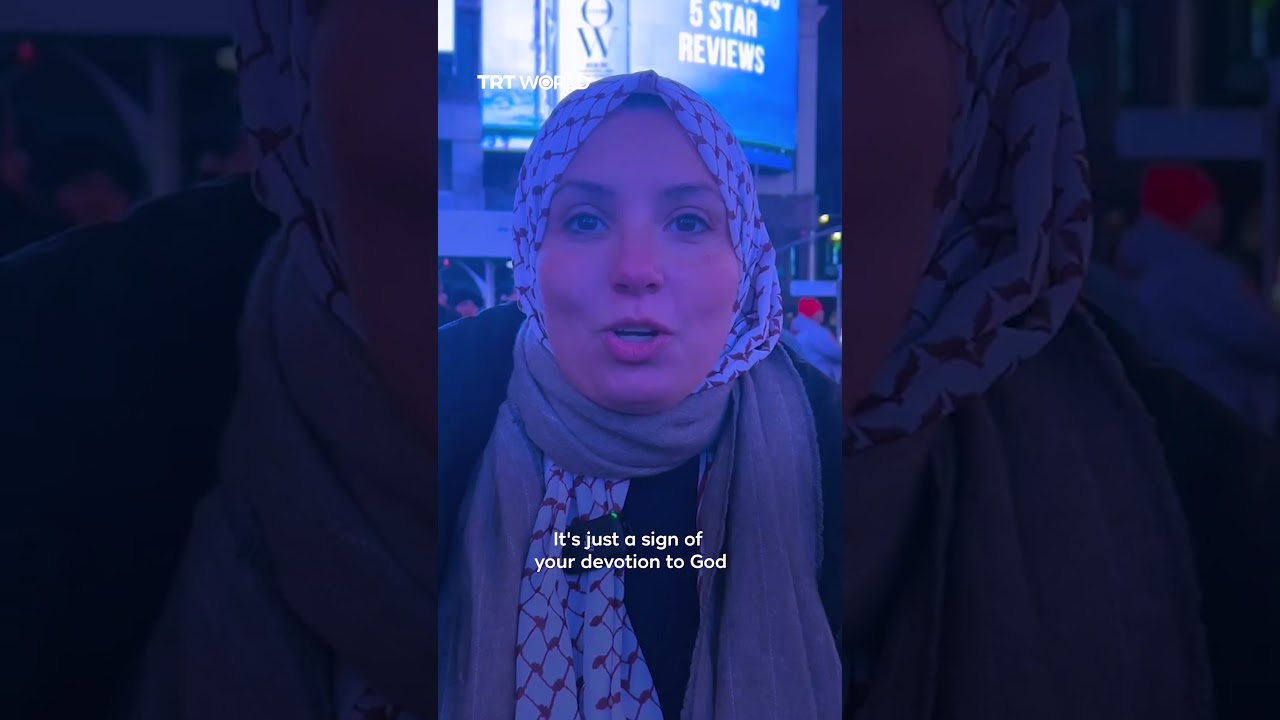 Muslims Hold Tarawih Prayers In New York S Times Square World News