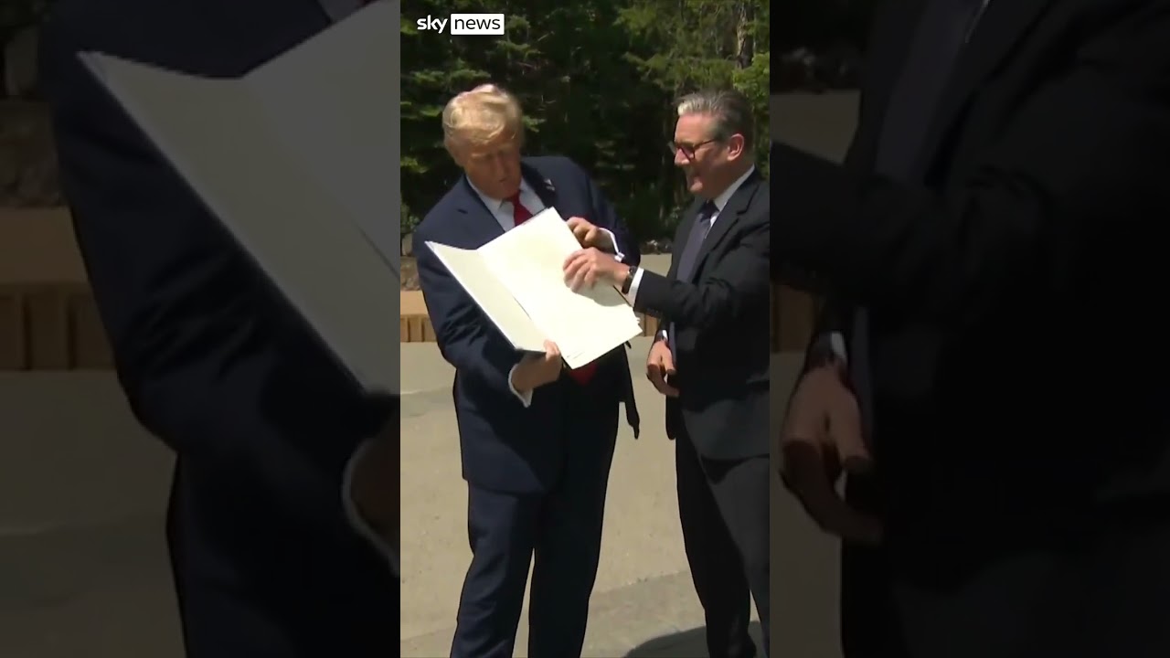 US UK Signed Trade Deal Papers Slips Through Trump s Fingers World News us-uk-signed-trade-deal-papers-slips-through-trump-s-fingers-world-news